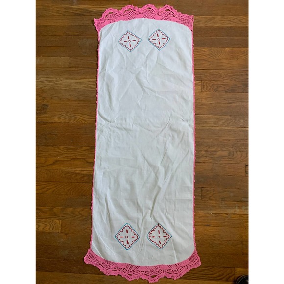 Vintage Embroidered Cotton Table Runner (30”x 16”) With 2  Vintage Tabel Set Napkins Table Runner Embroidered